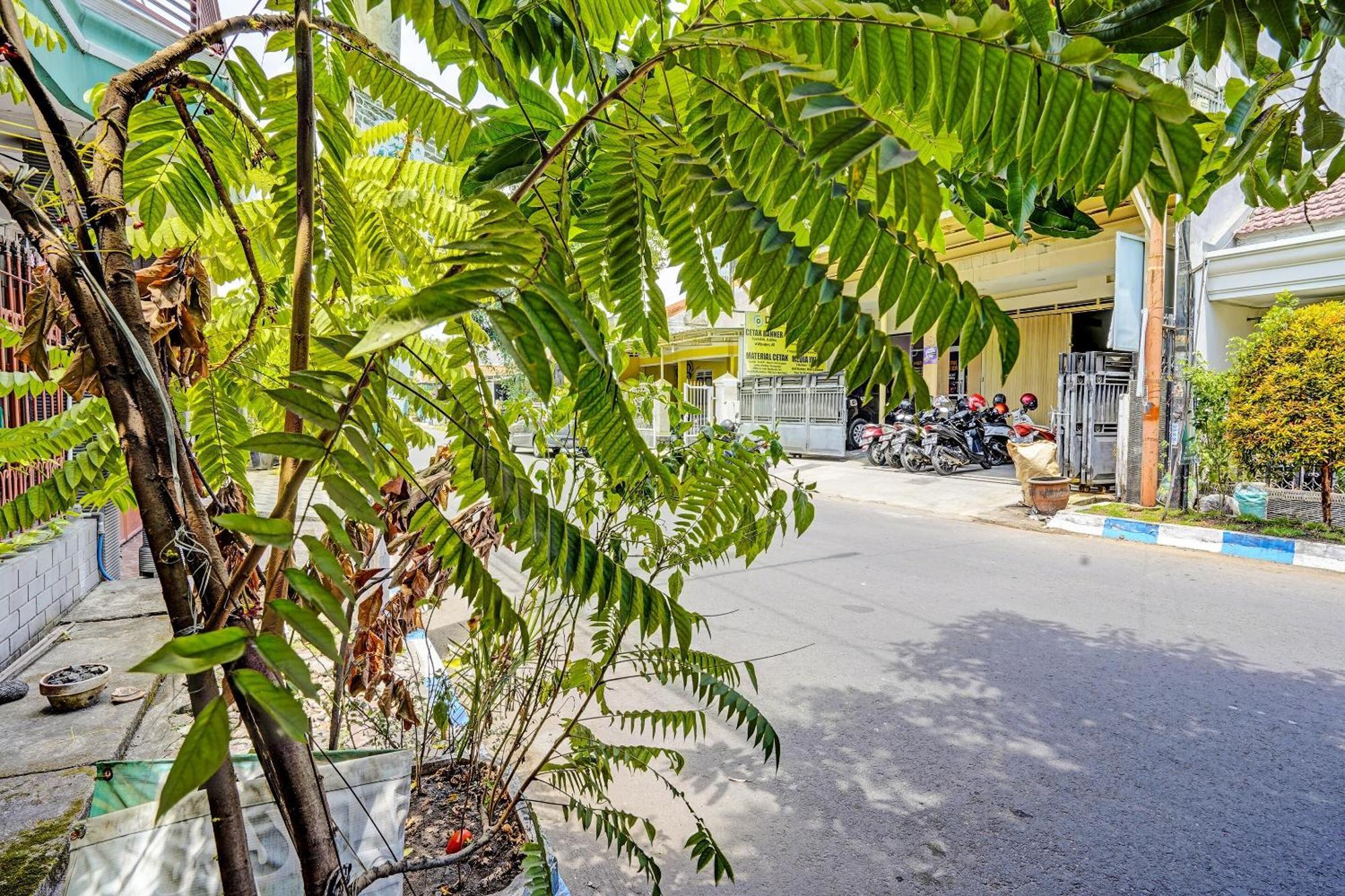 Spot On 91716 Kost Yy Syariah Hotell Mojokerto Exteriör bild