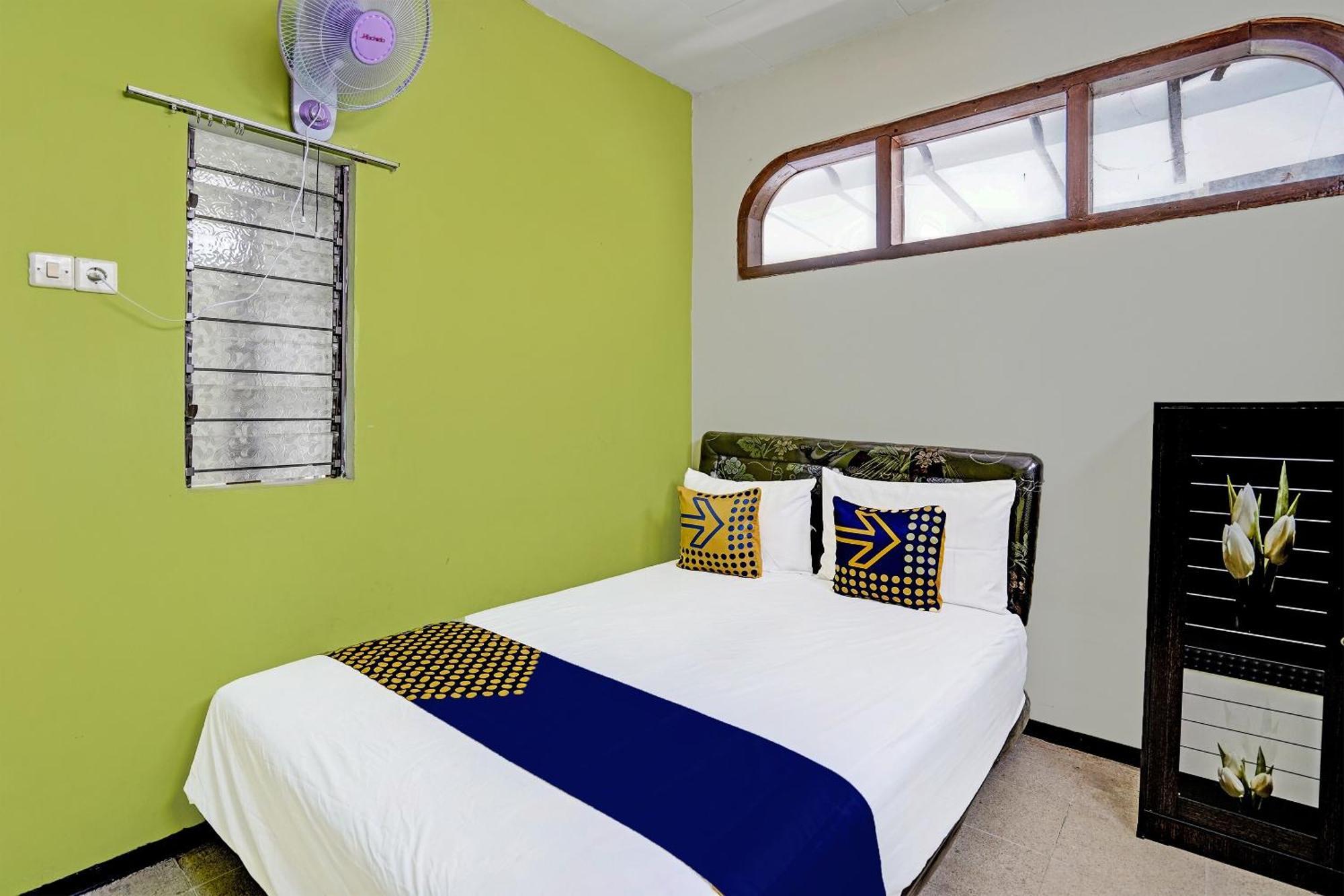 Spot On 91716 Kost Yy Syariah Hotell Mojokerto Exteriör bild