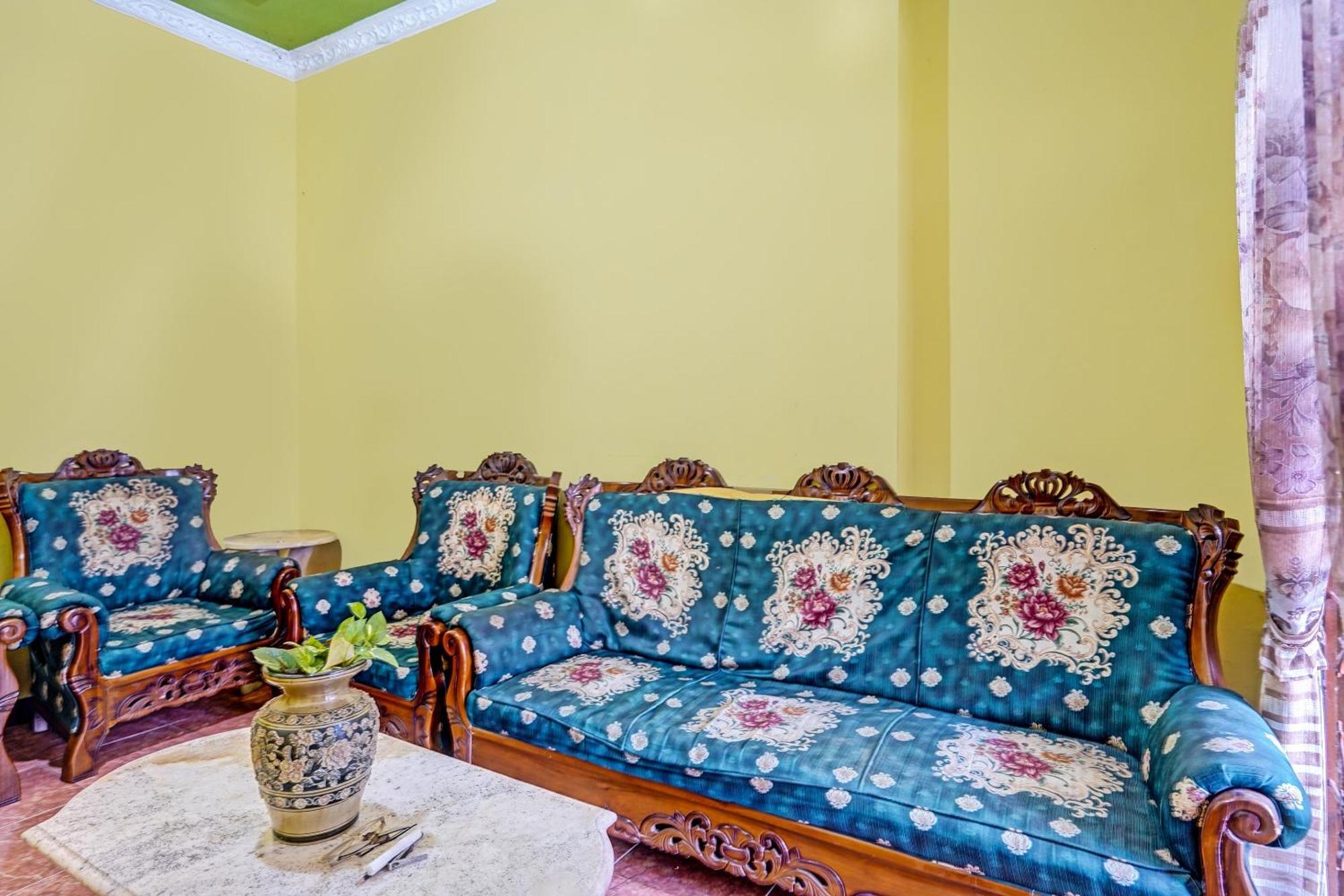 Spot On 91716 Kost Yy Syariah Hotell Mojokerto Exteriör bild