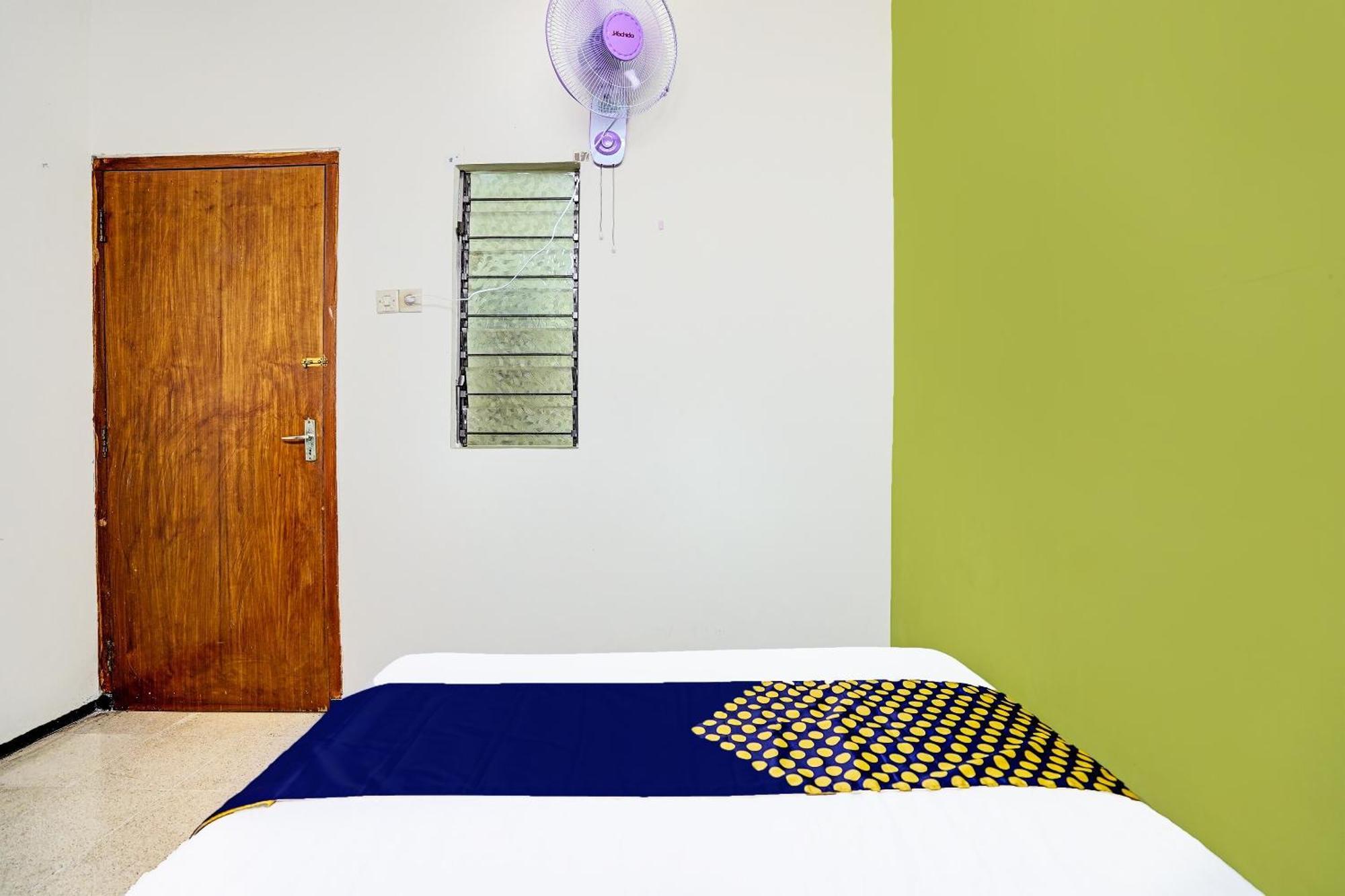 Spot On 91716 Kost Yy Syariah Hotell Mojokerto Exteriör bild
