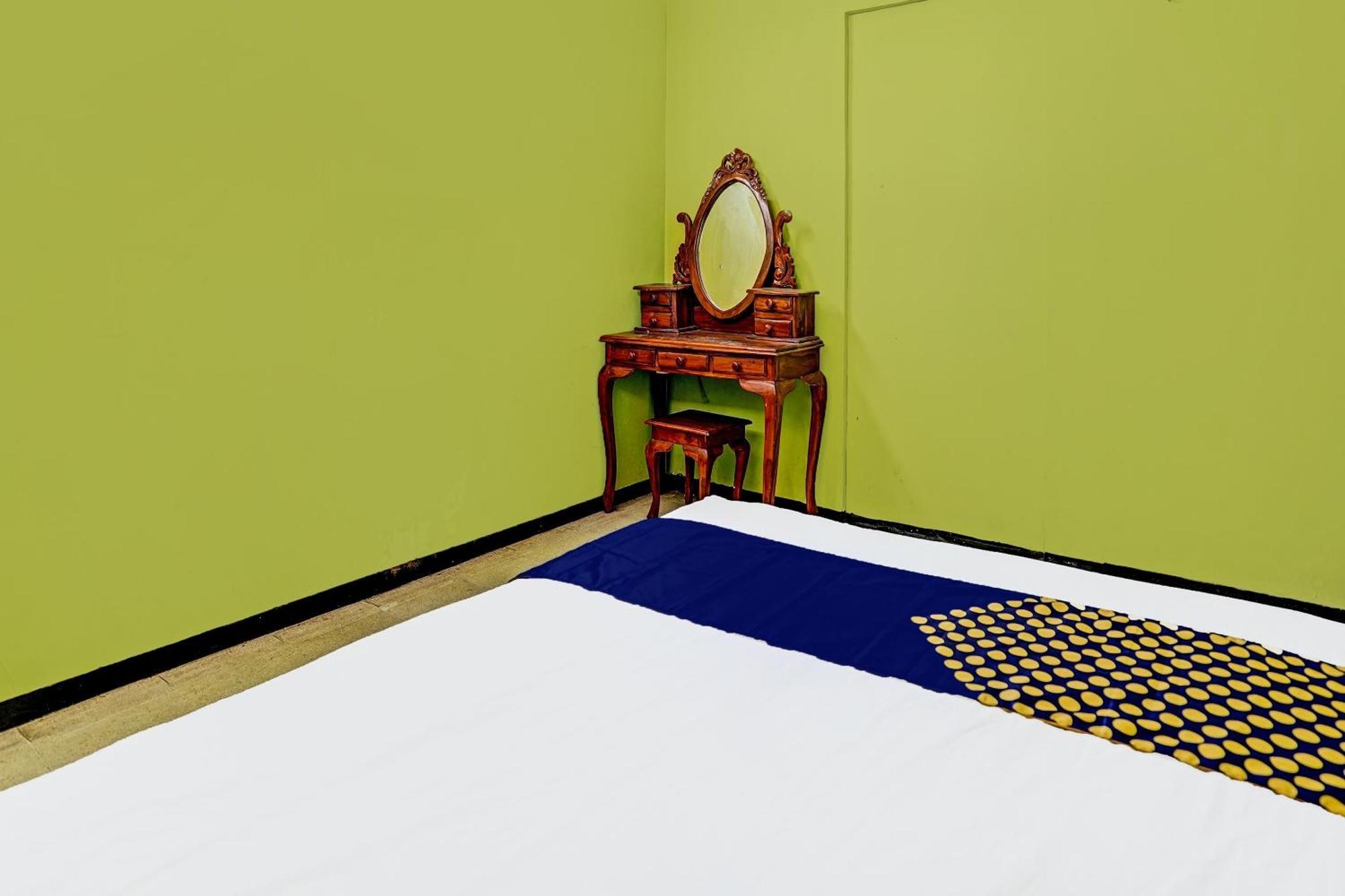 Spot On 91716 Kost Yy Syariah Hotell Mojokerto Exteriör bild
